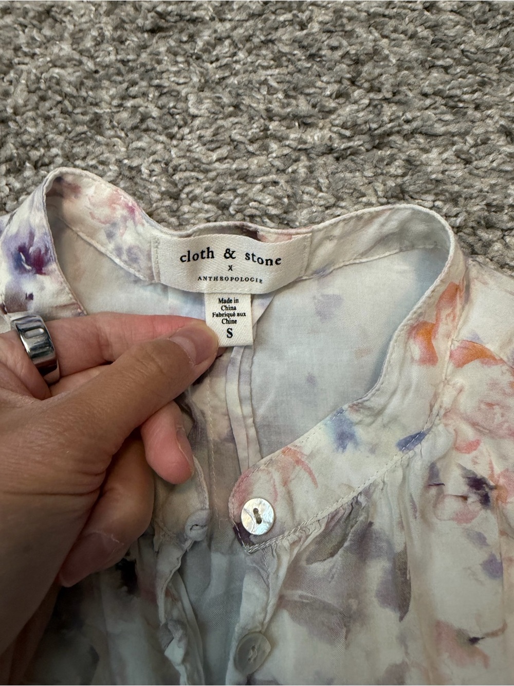 Anthropologie floral sleeveless blouse neutral motif - Picture 3 of 6